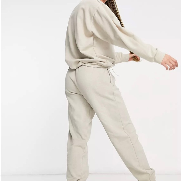 BNWT Oversized Sweatpants - Picture 2 of 4